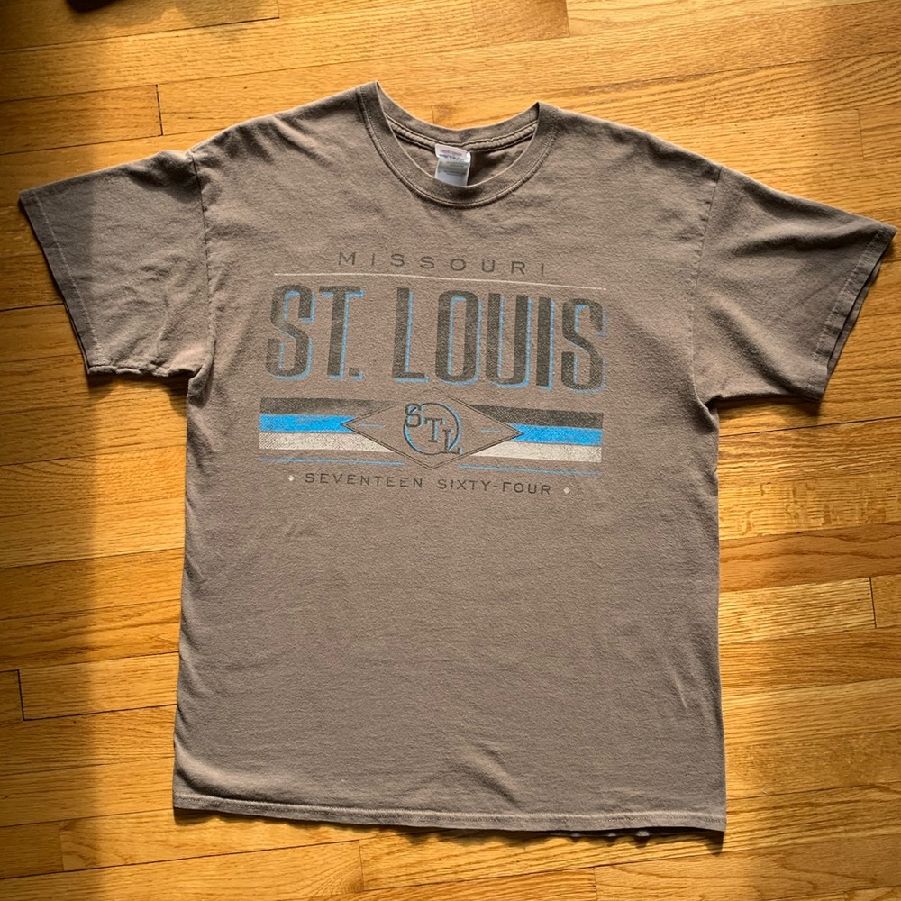 Gray mens short sleeve tee